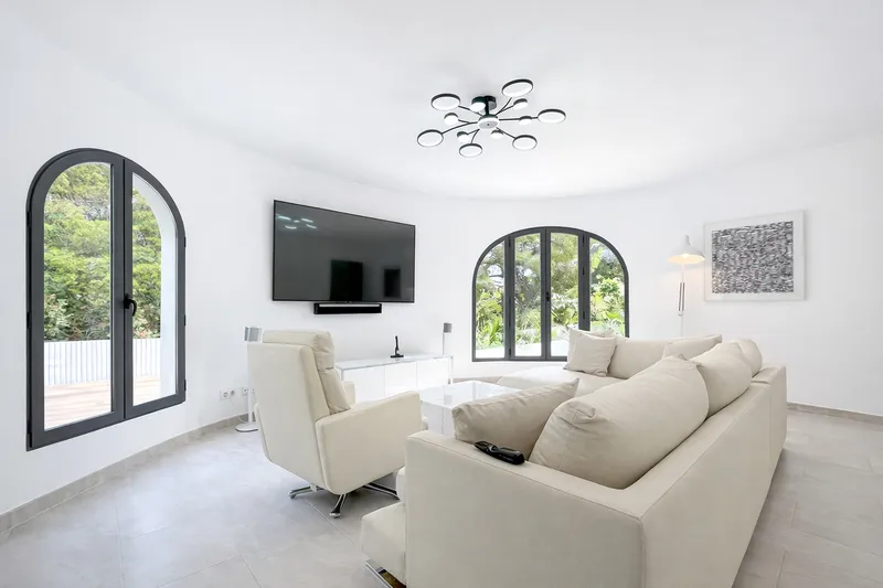 Charming Villa with Pool and Garden in a Prestigious Location in Santa Ponsa — photo 4