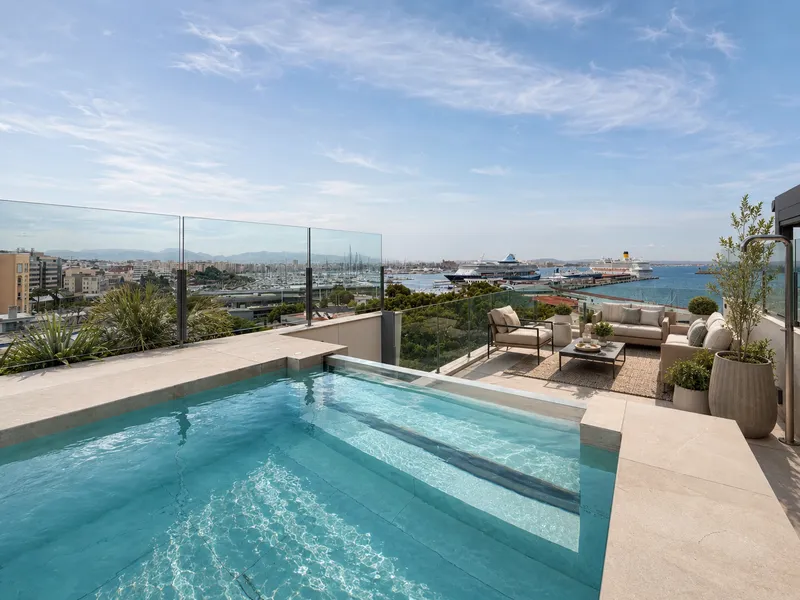 HL 503 · Exclusive Luxury Penthouse for sale in Palma with Private Rooftop Pool and Panoramic Harbour Views — photo 1