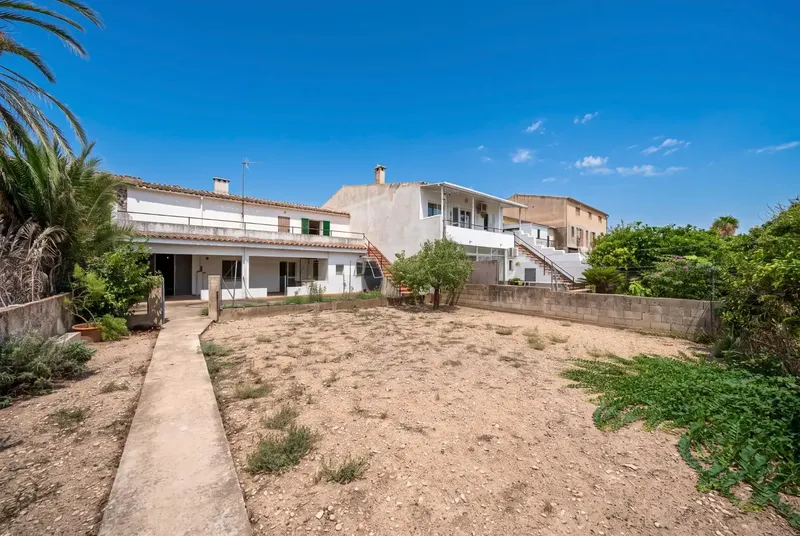 Looking for space, tranquility and a home you can adapt to your needs? This property may be what you are looking for. — photo 4