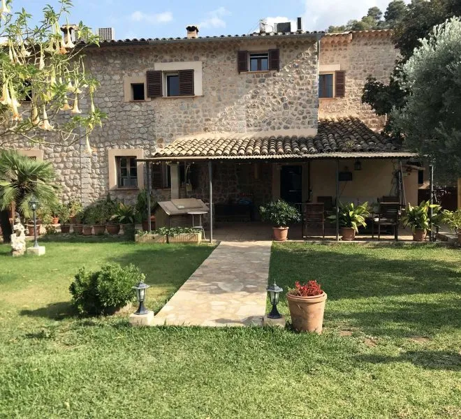 Detached house of 240 m2 with large garden — photo 1