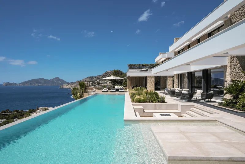 Magnificent villa with sea views in Puerto de Andratx — photo 1