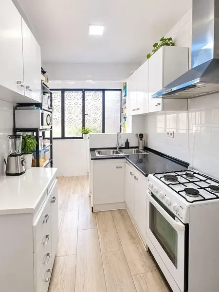 Piso para entrar a vivir, completamente reformado de luz, agua, suelos de parquet, ventanas de climalit con rotura térmica.Persianas enrolla — photo 11