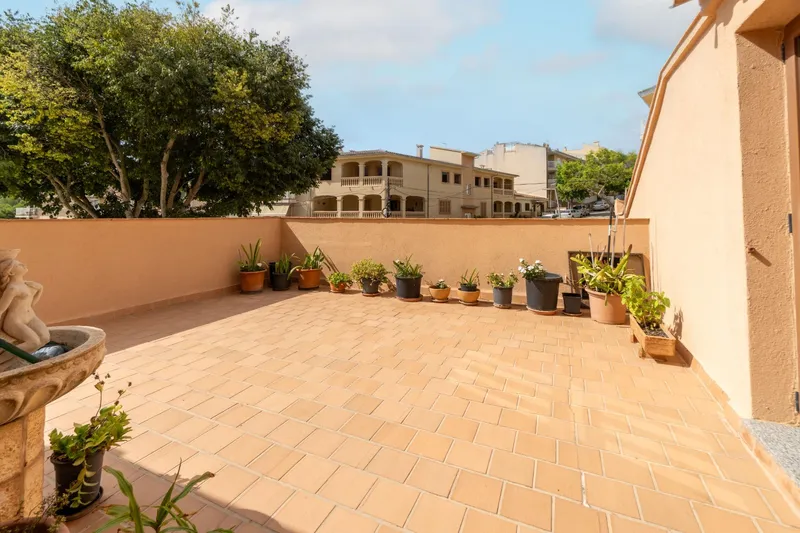 Functional three-story building in Son Servera — photo 2