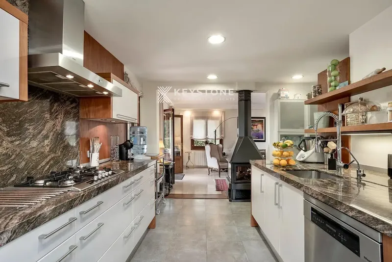 Impressive private house — photo 10