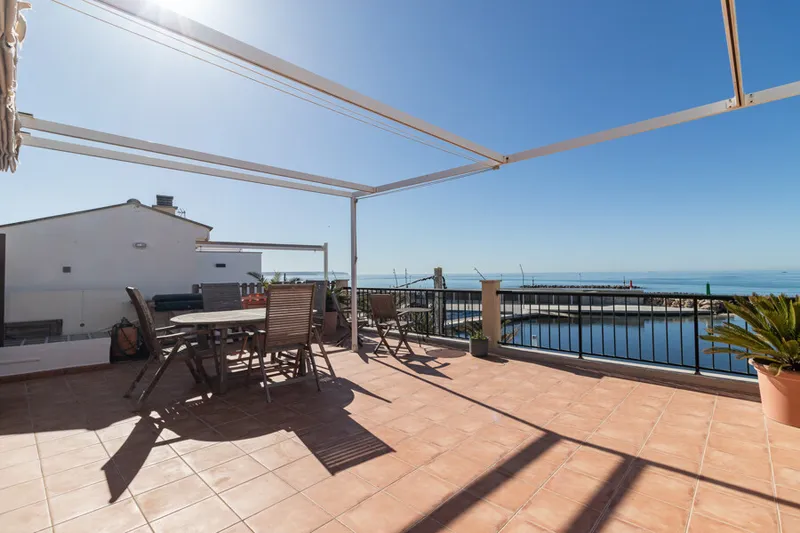 Unique First Line Duplex Property with Amazing Views and Huge Rooftop Terrace — photo 1