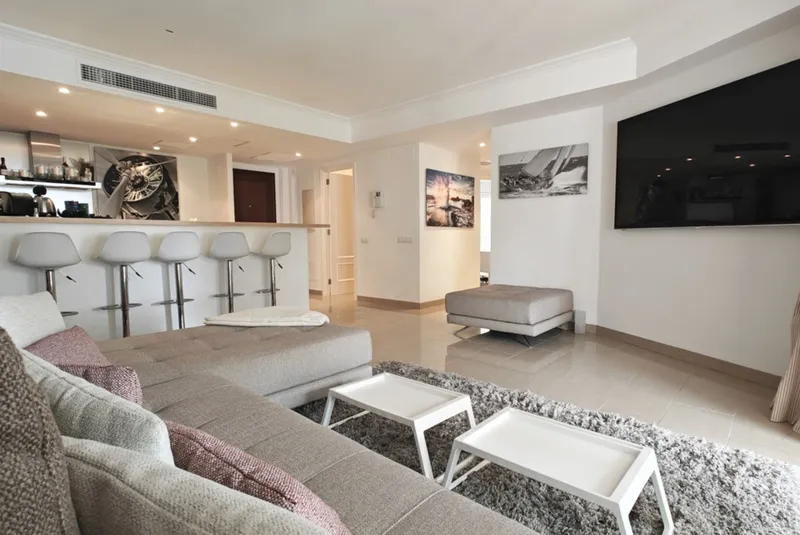 Apartment in Santa Ponsa - Pool area with sun loungers — photo 3