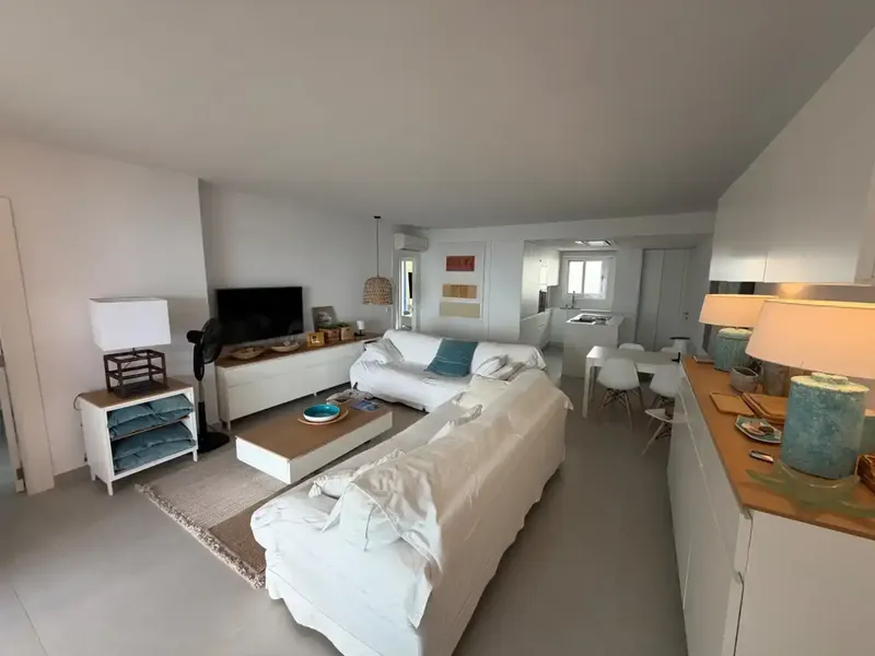 Ático de 105 m² en primera línea de mar con orientación este completamente reformada, plaza de garaje propia y acceso directo a al mar a esc — photo 4