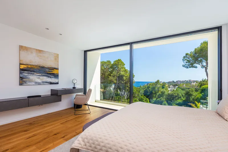 Elegant new-build villa with modern amenities and sea views — photo 12
