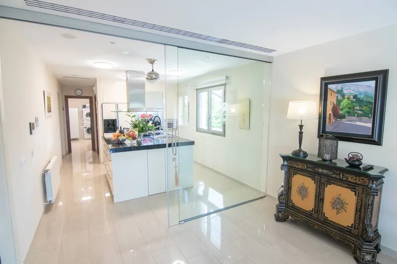 Villa with large pool terrace and vacation rental license in Marratxi, close to Palma — photo 7