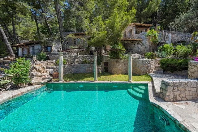 Sea view stone villa with extension license for sale in Formentor, Mallorca — photo 6