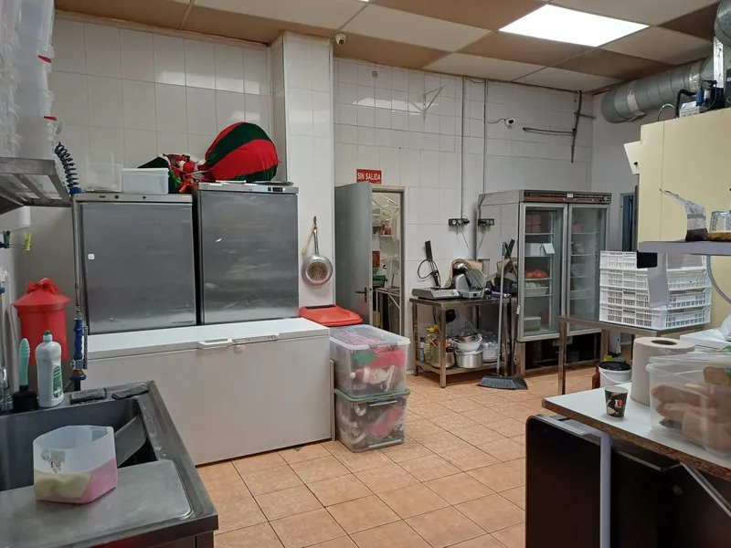 Transfer of hospitality and pastry workshop with license + 2 premises for cafeteria in Palma — photo 1