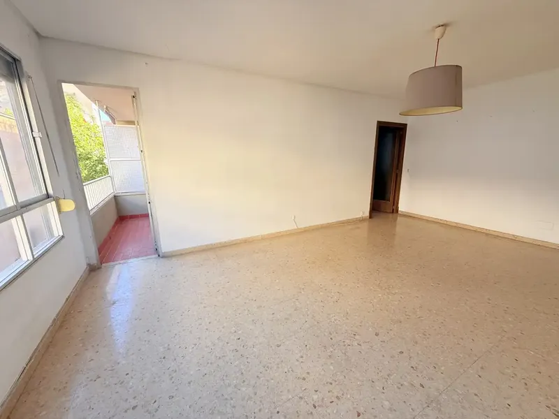 AMPLITUD Y EXCELENTE UBICACIÓN JUNTO A PLAZA DE LAS COLUMNAS Y CALLE NUREDUNA · 148 m² — photo 11