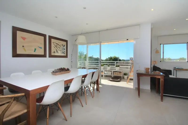 Discover an architectural gem in Palma, a magnificent duplex located in the prestigious Bonanova neighborhood. With its impressive 247 m2 — photo 2