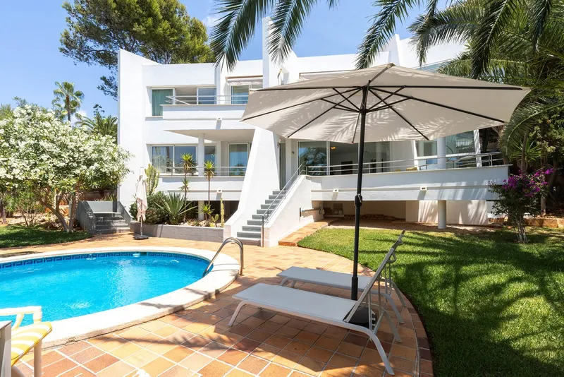 Exceptional newly built villa offering the very best in modern luxury — photo 3