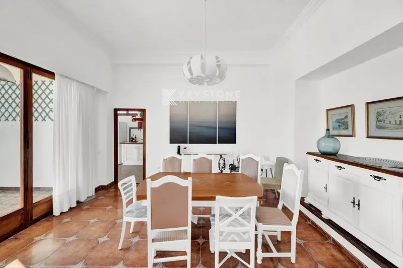 This impressive detached chalet, located in one of the most sought-after areas of Santa Ponsa, offers a perfect combination of location — photo 5