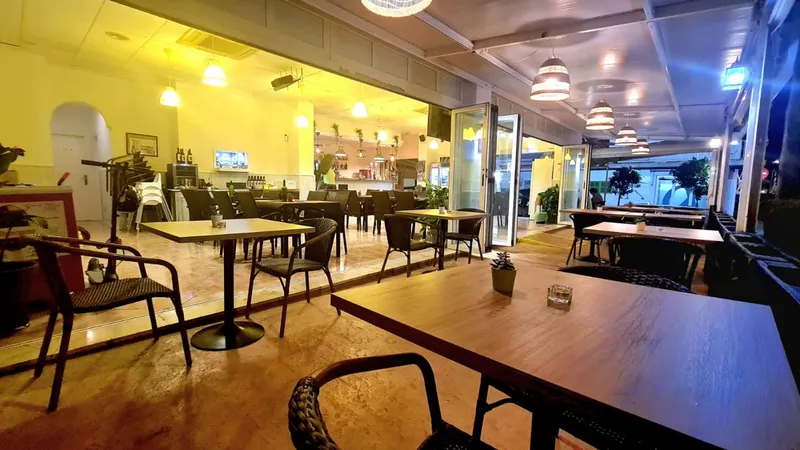 Cafeteria in the center of Cala Ratjada — photo 2