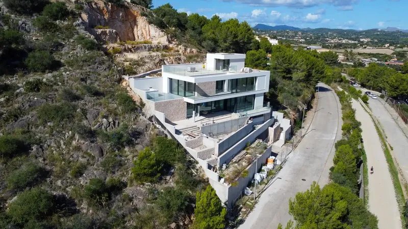 For sale this modern chalet under construction, near completion, of a unique style, with impressive sea and mountain views — photo 3