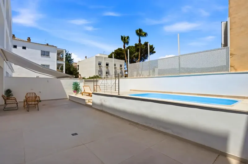 Discover this spectacular high-end ground floor apartment located in the prestigious area of Colònia de Sant Jordi — photo 3