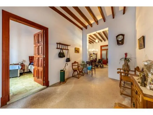 House, 3 beds, 250 m² — photo 1
