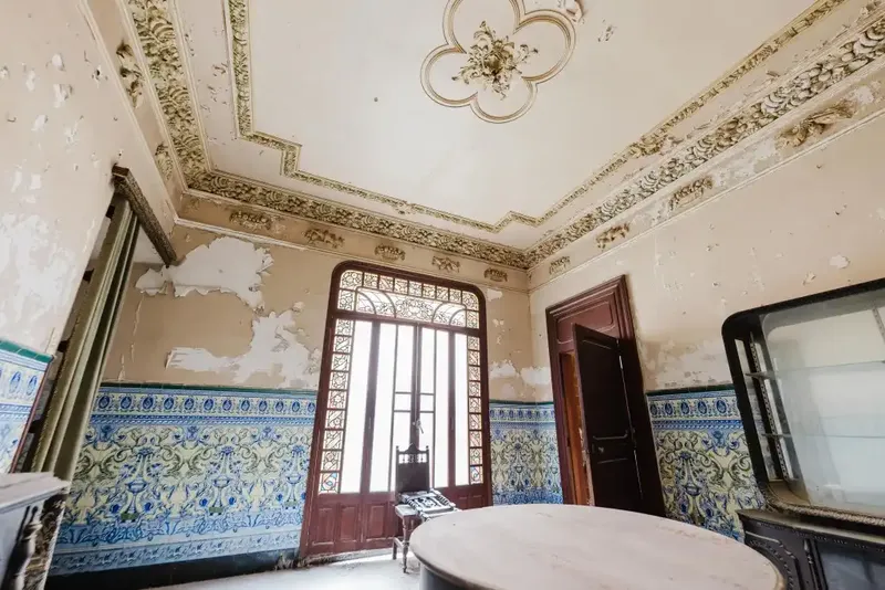 This beautiful early 20th century mansion with striking facade and spacious rooms is offered for sale in the heart of Manacor. — photo 6