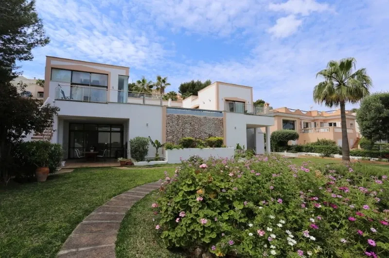 Elegant villa in the preferred residential area of Sol de Mallorca — photo 9
