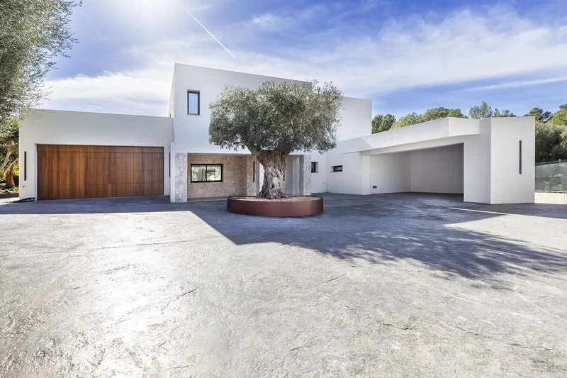 Exclusive villa in a quiet residential location near the centre — photo 3