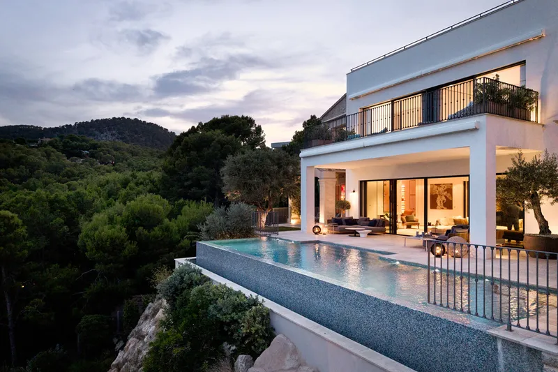 Exclusive: Luxury Mediterranean villa with breathtaking ocean views in Camp de Mar - Marcel Remus Real Estate — photo 3