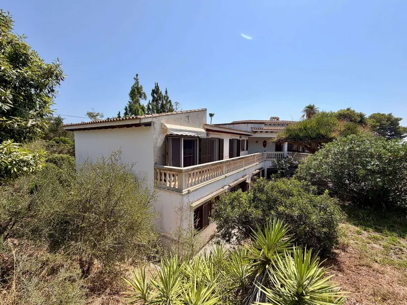 Retro villa with pool, sea views, tennis court and private cinema room – a house with great potential. — photo 7