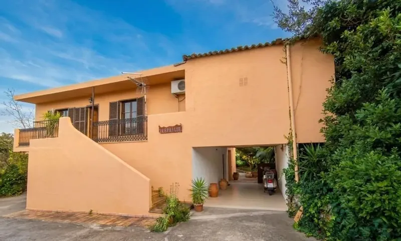 Exclusive Opportunity: Rustic Estate in the Heart... — photo 2