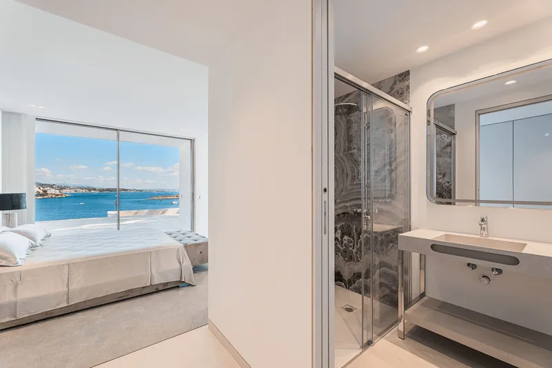 Elegant Seafront Villa in Cala Vinyas — photo 8