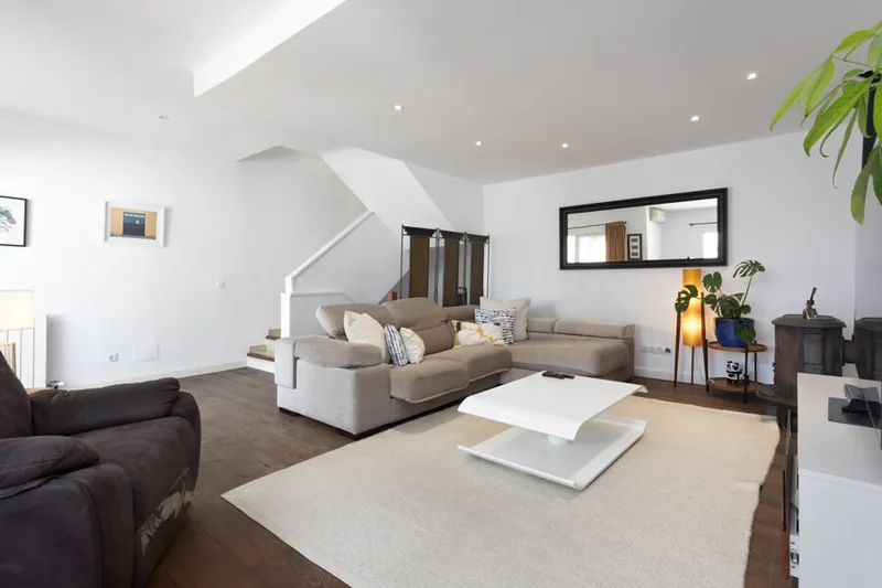Elegant Four-Bedroom Semi-Detached Home with Terraces, Garden & Garage in Tranquil Cala Nova — photo 5