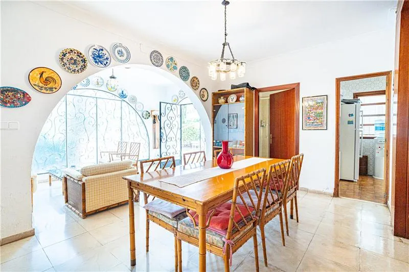 Detached house with swimming pool on an approximately 1,200 m² plot, just 5 minutes from the town and the sea. — photo 6