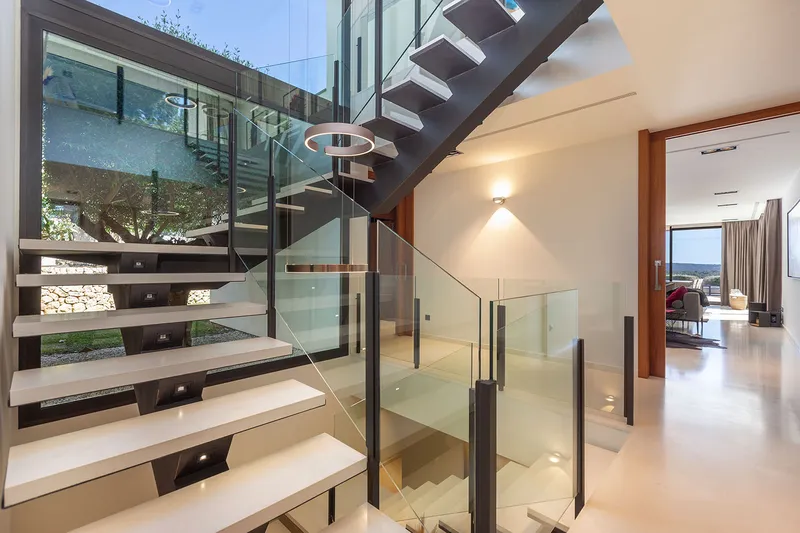 Modern luxury villa with magnificent views — photo 12