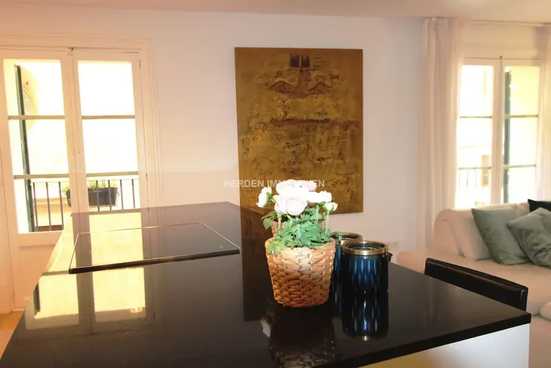 Herden Immobilien Mallorca exclusively sells a beautiful, bright and spacious apartment in the old town, directly at La Lonja in a prime location — photo 7