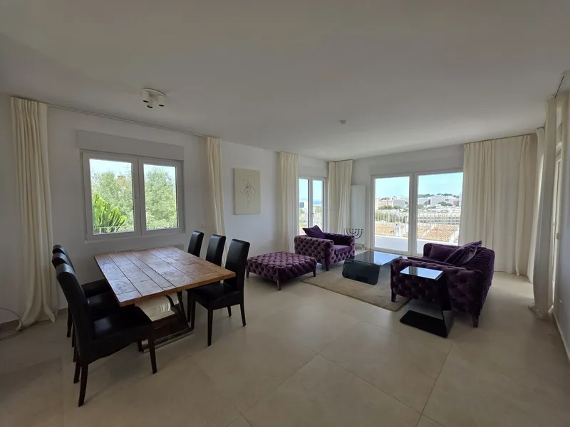 Villa with sea views and guest apartment in Palmanova — photo 4
