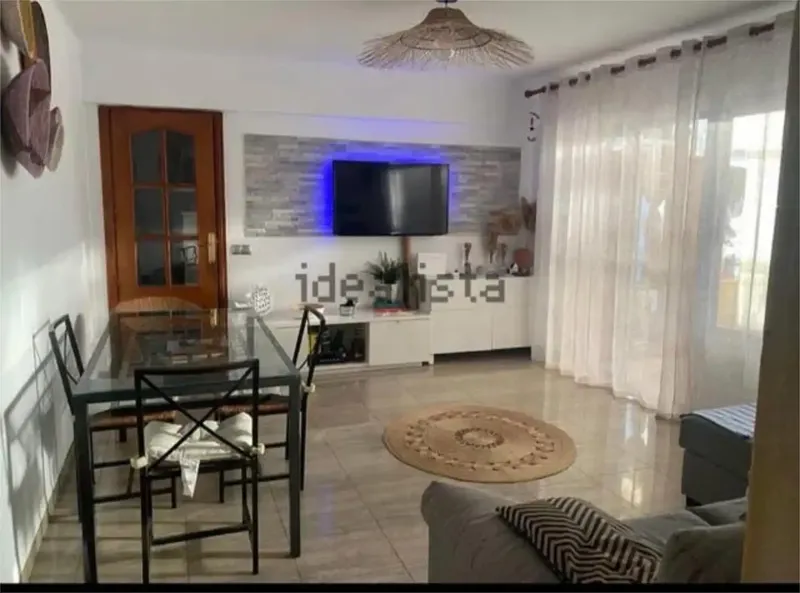 75 m� construidos, 2 habitaciones, 1 baño, terraza y balcón, segunda manobuen estado, armarios empotrados, trastero, orientacion sur, constr — photo 1