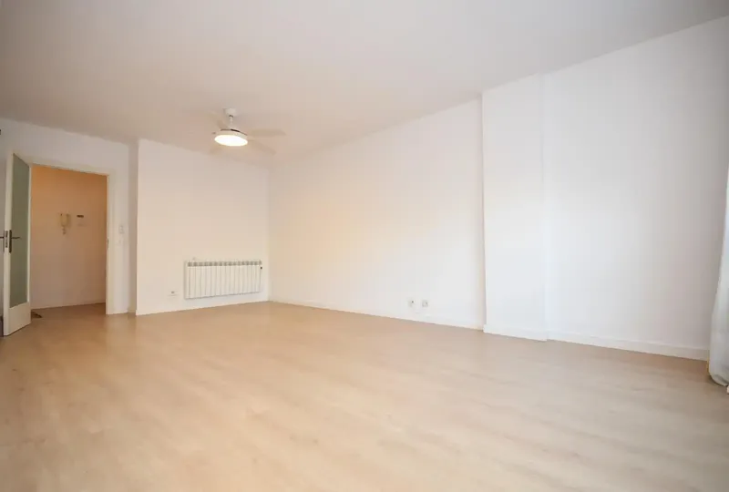 Discover this spacious and bright first floor apartment of 103 m2 in the quiet and sought-after area of Son Dameto, surrounded by all services — photo 11