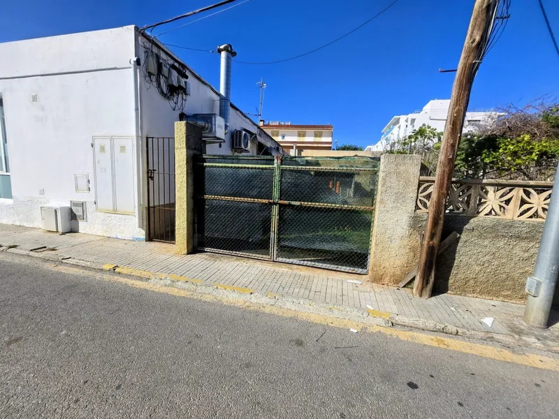 6 Commercial Premises - A House and Plot in Cala Ratjada Commercial Area — photo 11