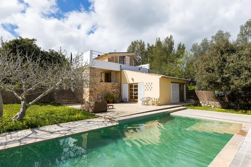House — photo 1