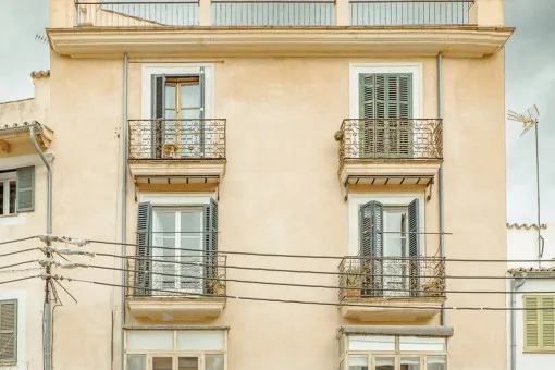 Palma de Mallorca Old Town, Historic Old Town Gem near Calatrava with Rooftop Terrace & Sea Views — photo 7