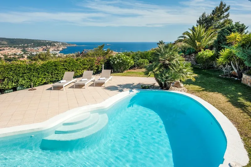 Rent: Villa on dream plot - Marcel Remus Real Estate — photo 1
