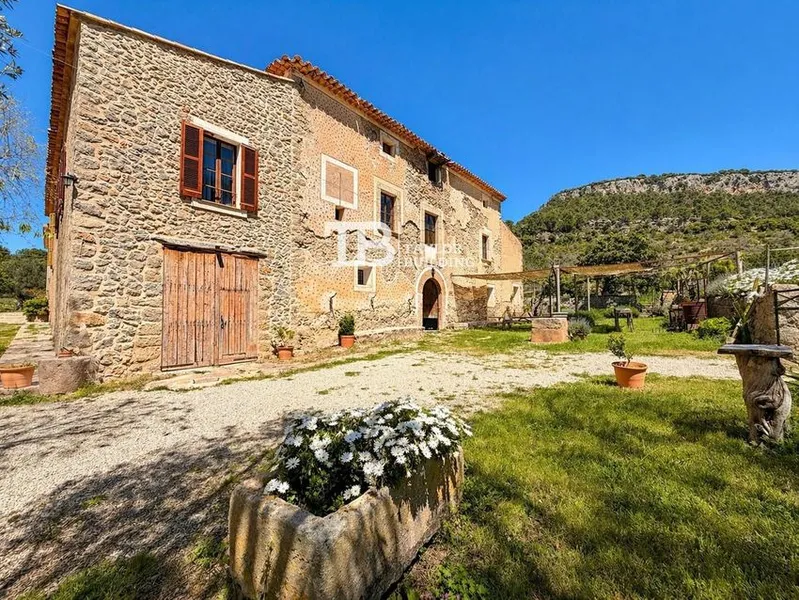 Detached house in Calle sa Riera, Puigpunyent — photo 1