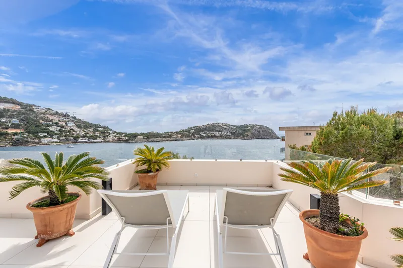 First Sea Line Mallorca – Penthouse with Pool, Terrace and Beach Access — photo 1