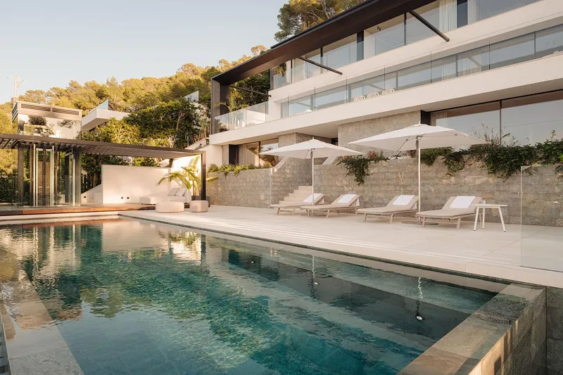 Modern luxury villa with breathtaking sea and panoramic views — photo 4