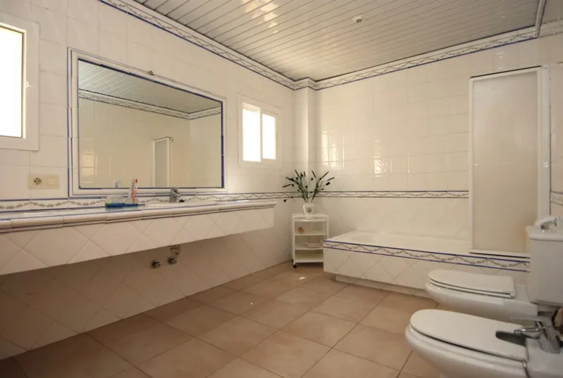 Villa in a quiet street in Cala Llombards with beautiful views to the sea — photo 12