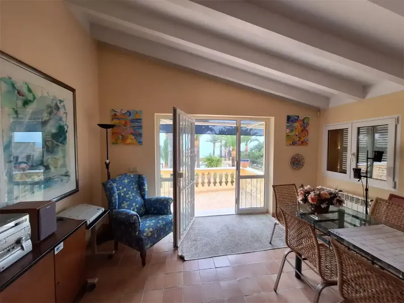 Fabulosa villa en segunda línea de mar y con vistas desde la segunda planta. — photo 7
