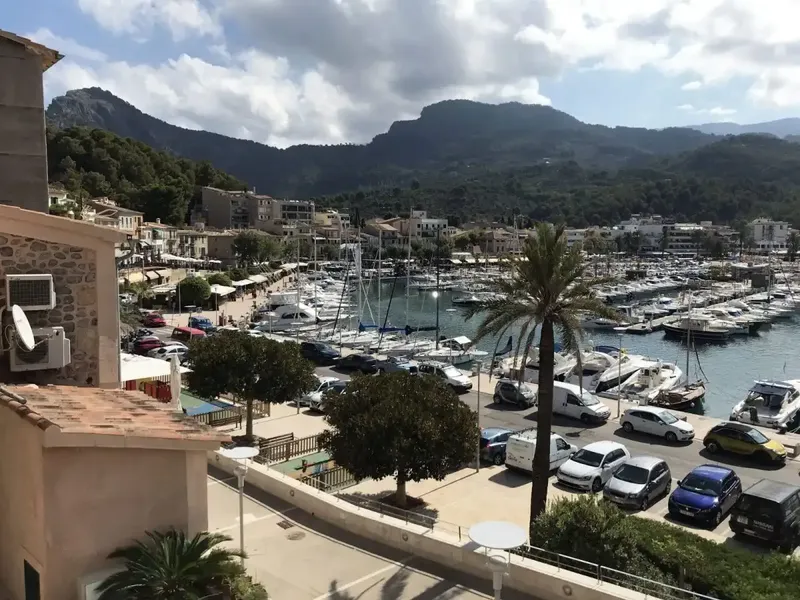 Recently renovated four-storey building in Puerto de Soller — photo 3