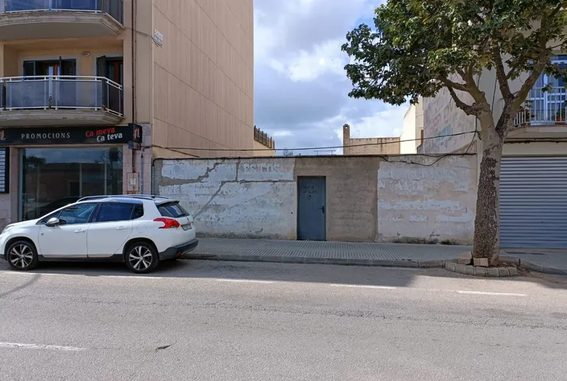 Plot on the main avenue in Manacor — photo 2