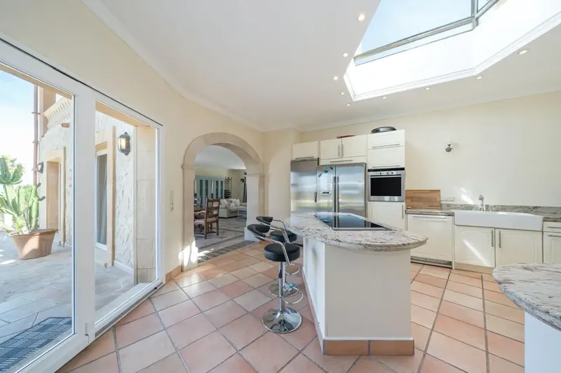 Impressive rustic estate 300 m from the sea, with spectacular views of Alcudia Bay and mountains, with approx. 14,280 m2 of land — photo 8