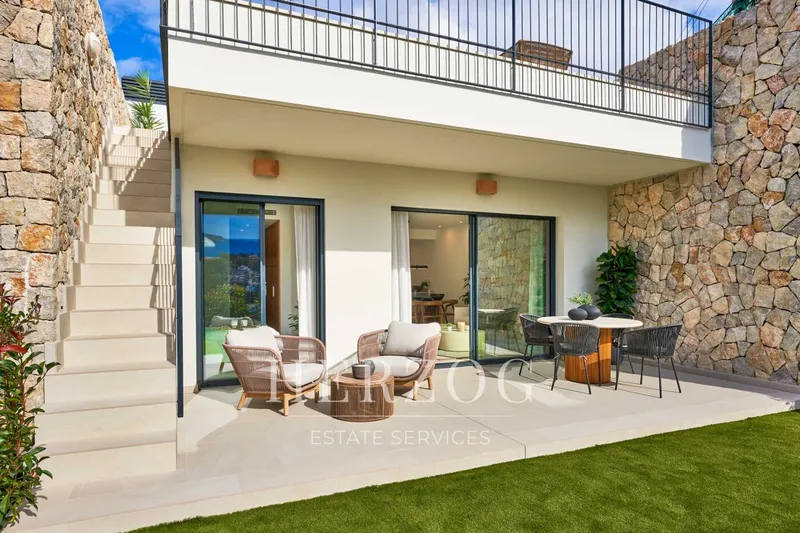 Beachfront new-build apartments with sea views and pool in Sant Elm — photo 1